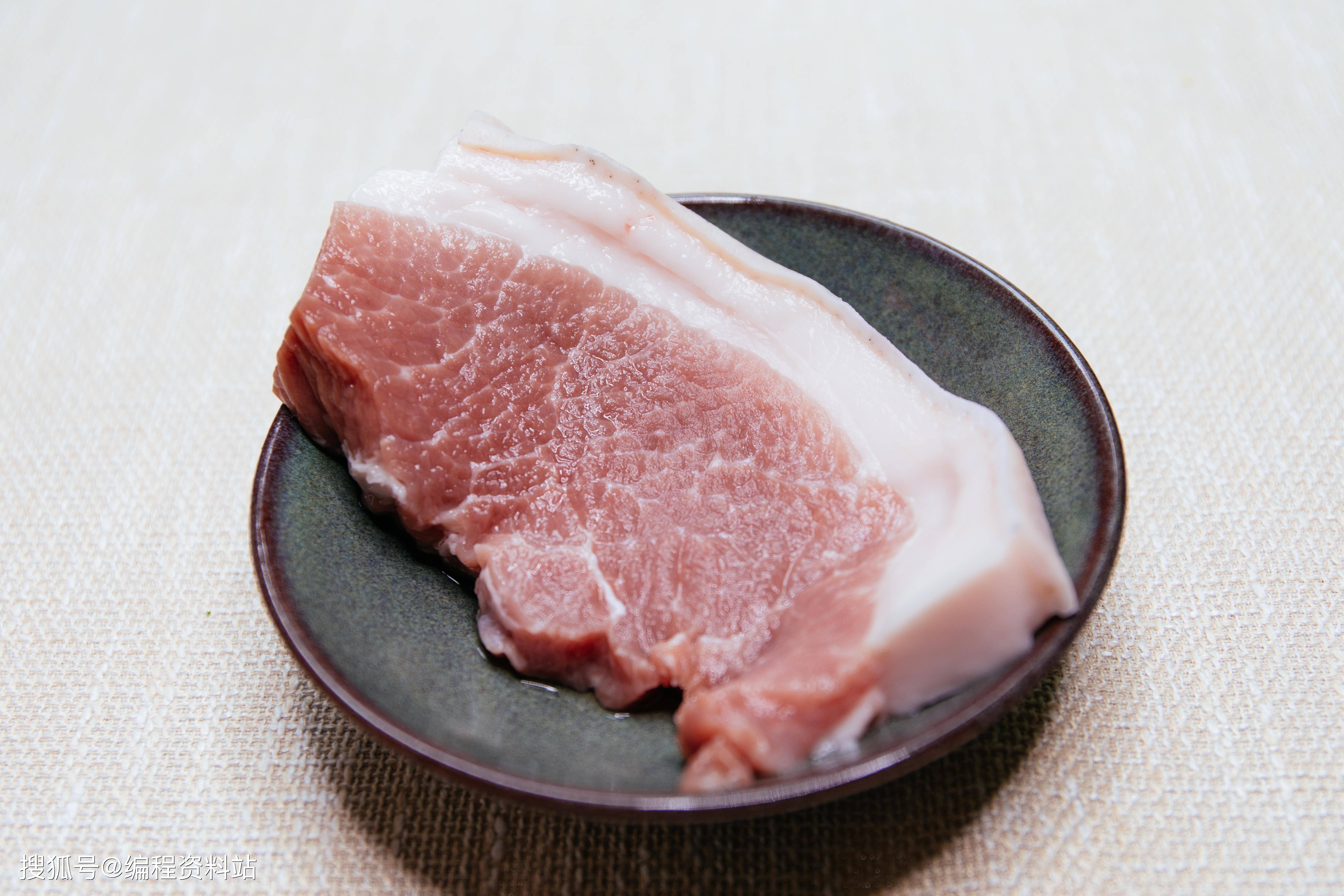 下月开始，猪肉价格走势或将重现2015年历史！