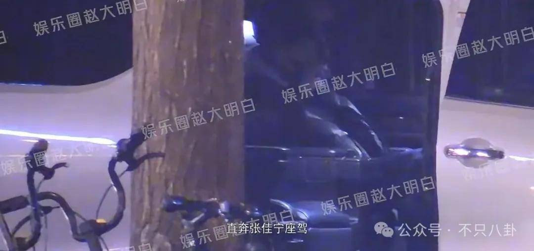 她好像真的未婚先孕了？全网都在猜孩子生父是谁